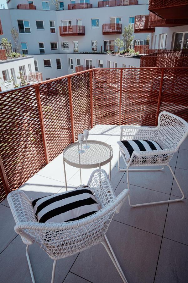 Homewell Apartments Game And Movie Poznan Exterior photo